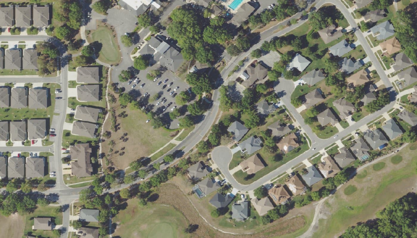 Aerial photograph of the clubhouse and amenities at Arlington Ridge