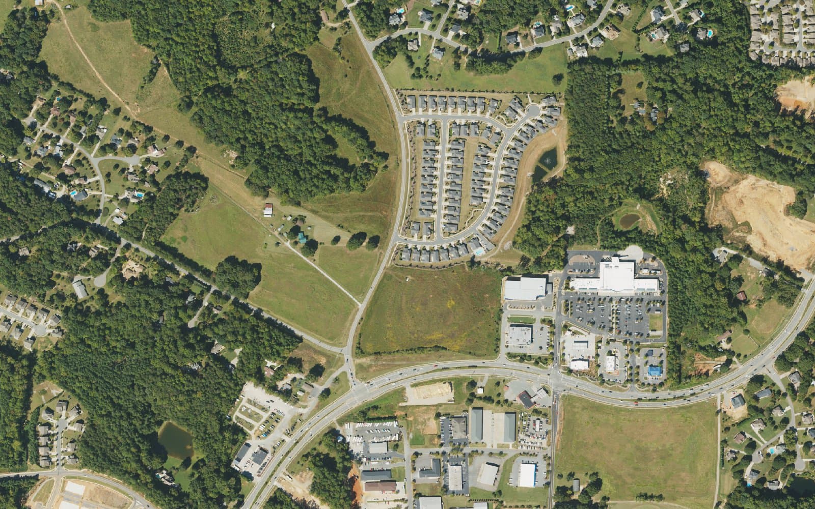 Aerial photograph of The Courtyards at Blume Point and the surrounding area