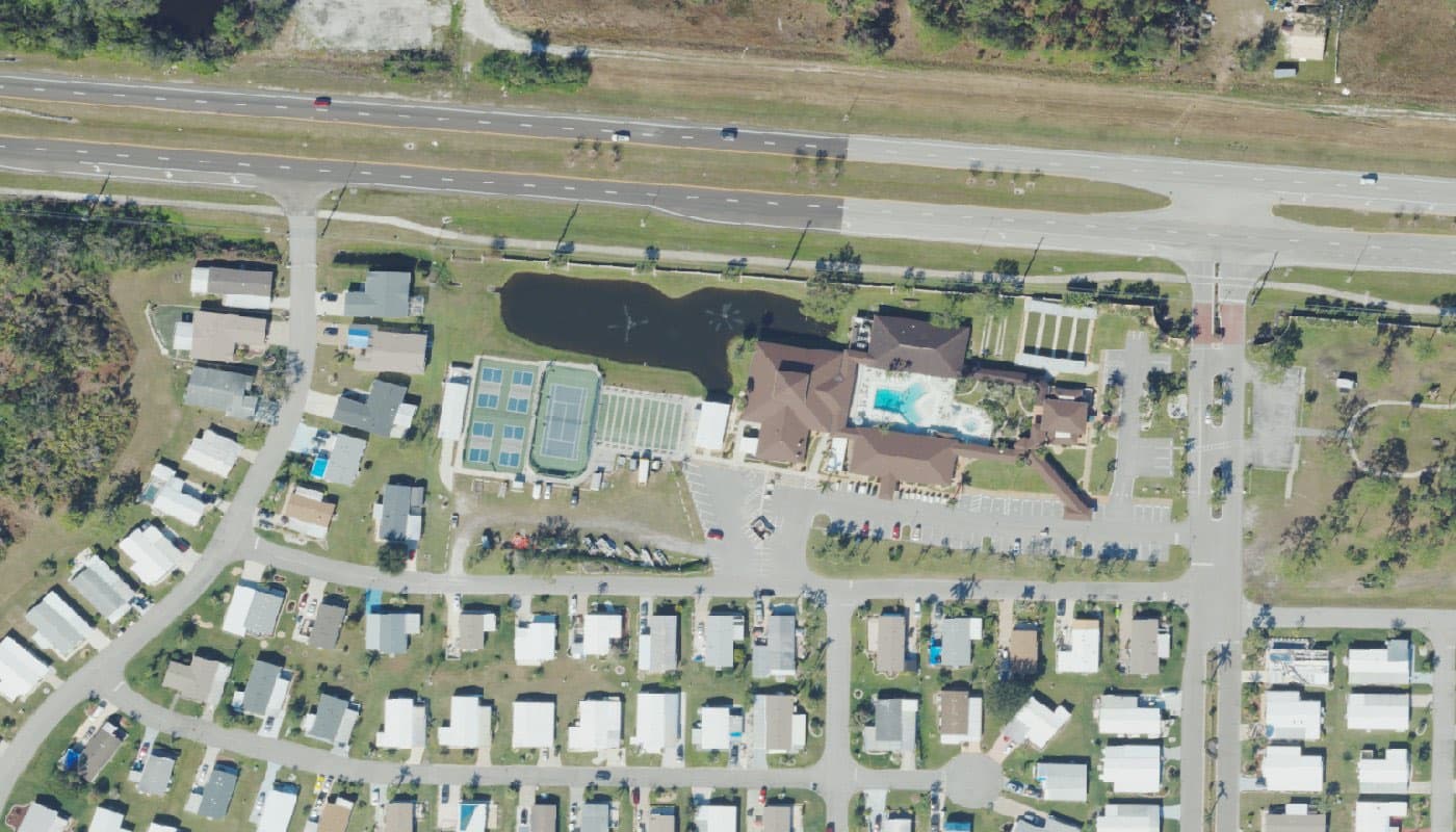 Aerial photograph of the clubhouse and amenities at Harbor Isles