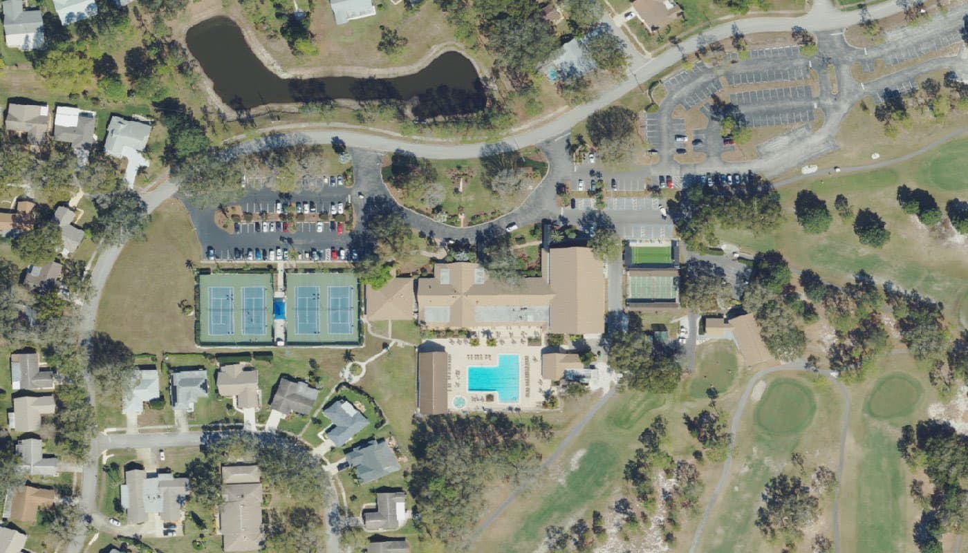 Aerial photograph of the clubhouse and amenities at Highland Lakes on Lake Tarpon