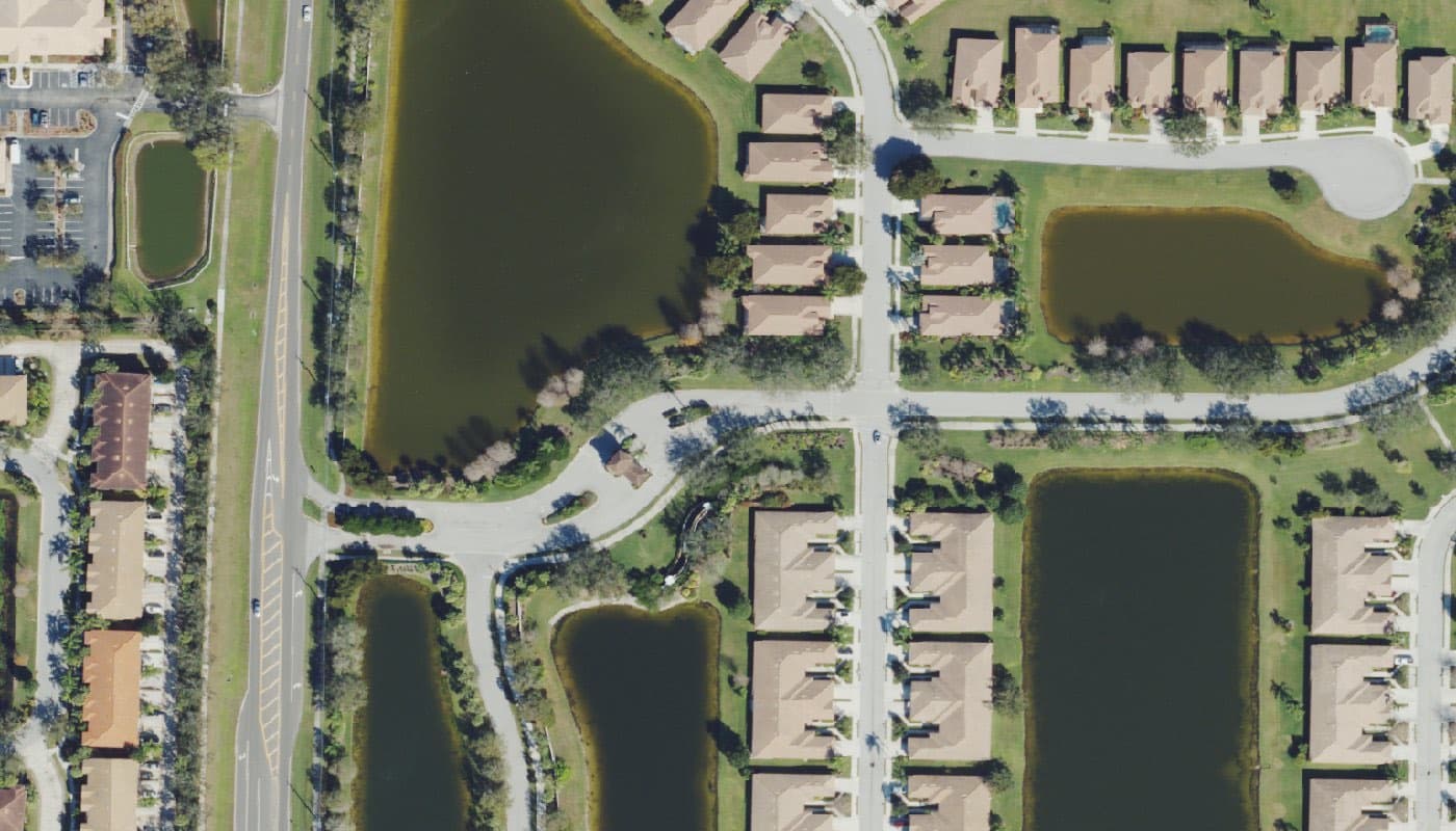Aerial photograph of the clubhouse and amenities at LakeRidge Falls