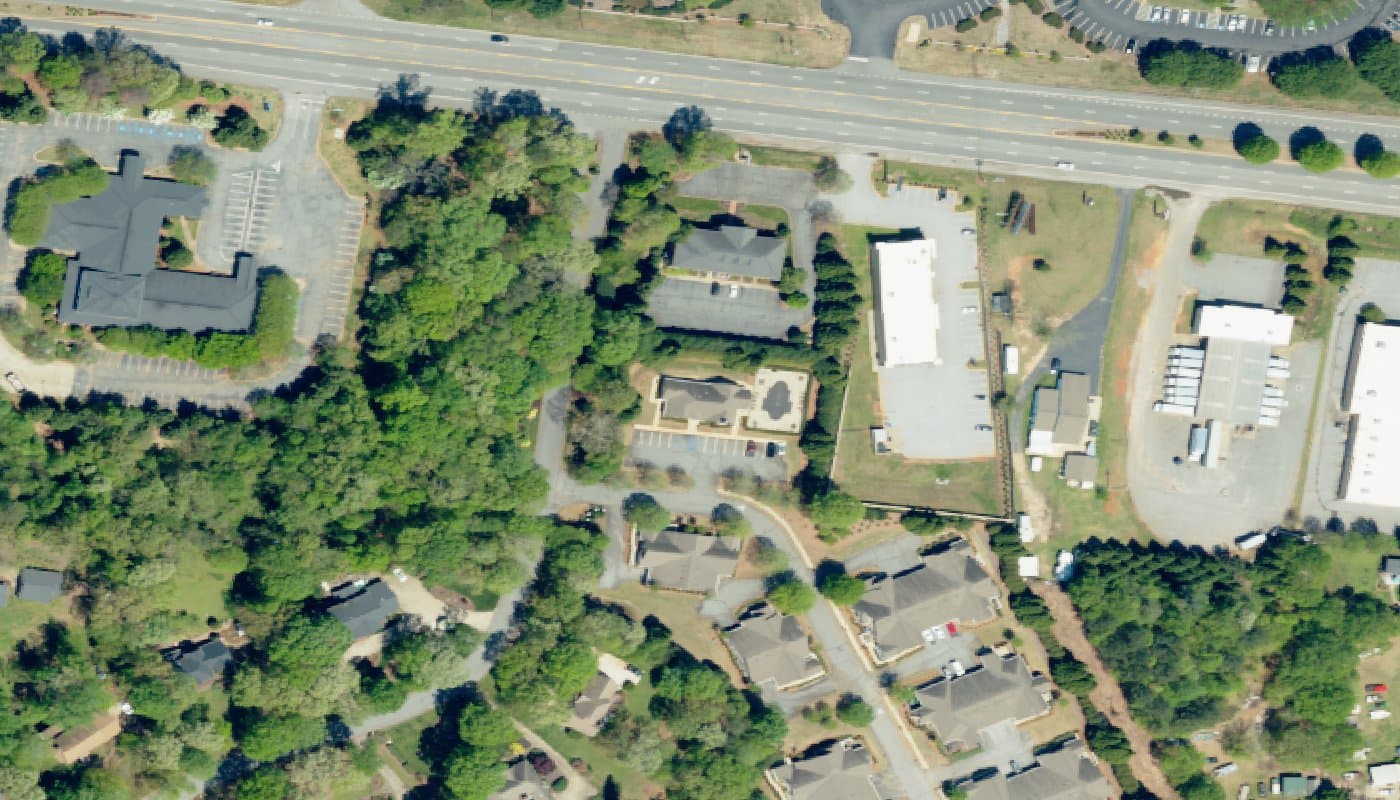 Aerial photograph of the clubhouse and amenities at The Ravines at Woodridge