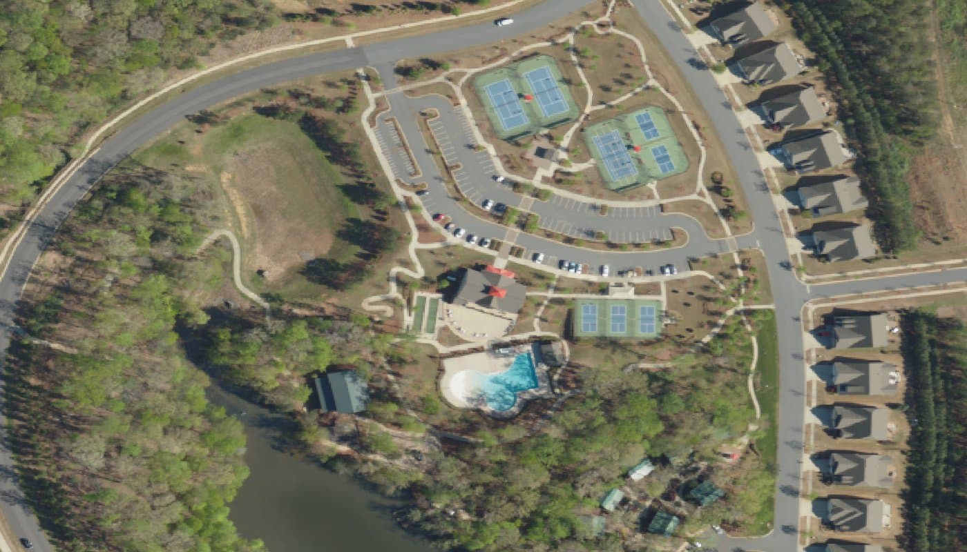 Aerial photograph of the clubhouse and amenities at Tree Tops