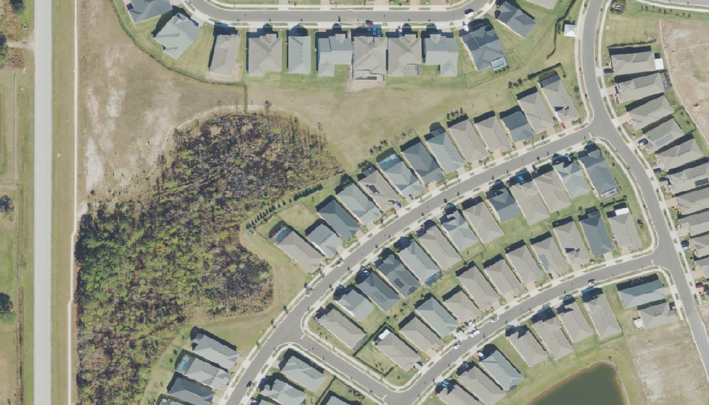 Aerial photograph of the clubhouse and amenities at Twin Lakes