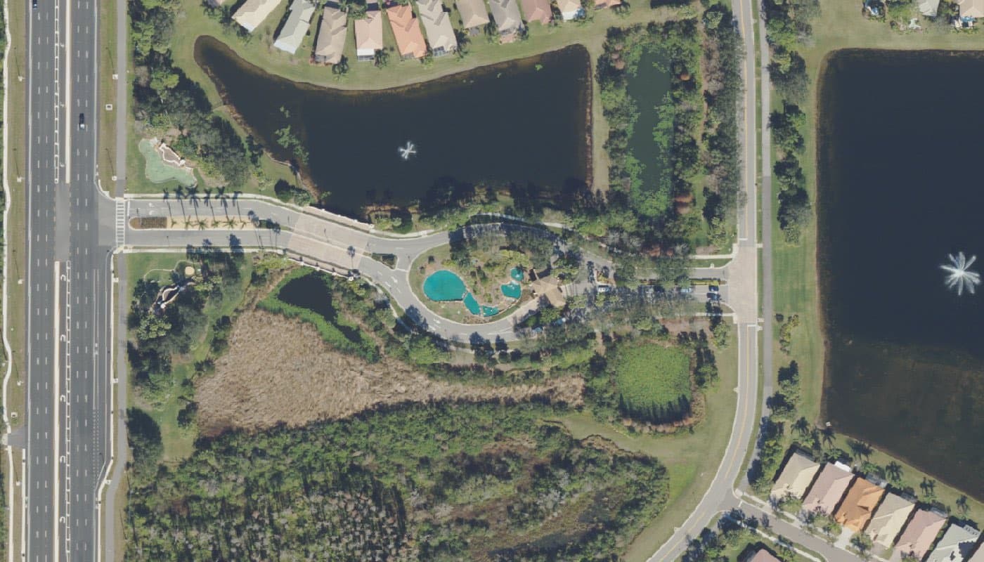 Aerial photograph of the clubhouse and amenities at Valencia Lakes